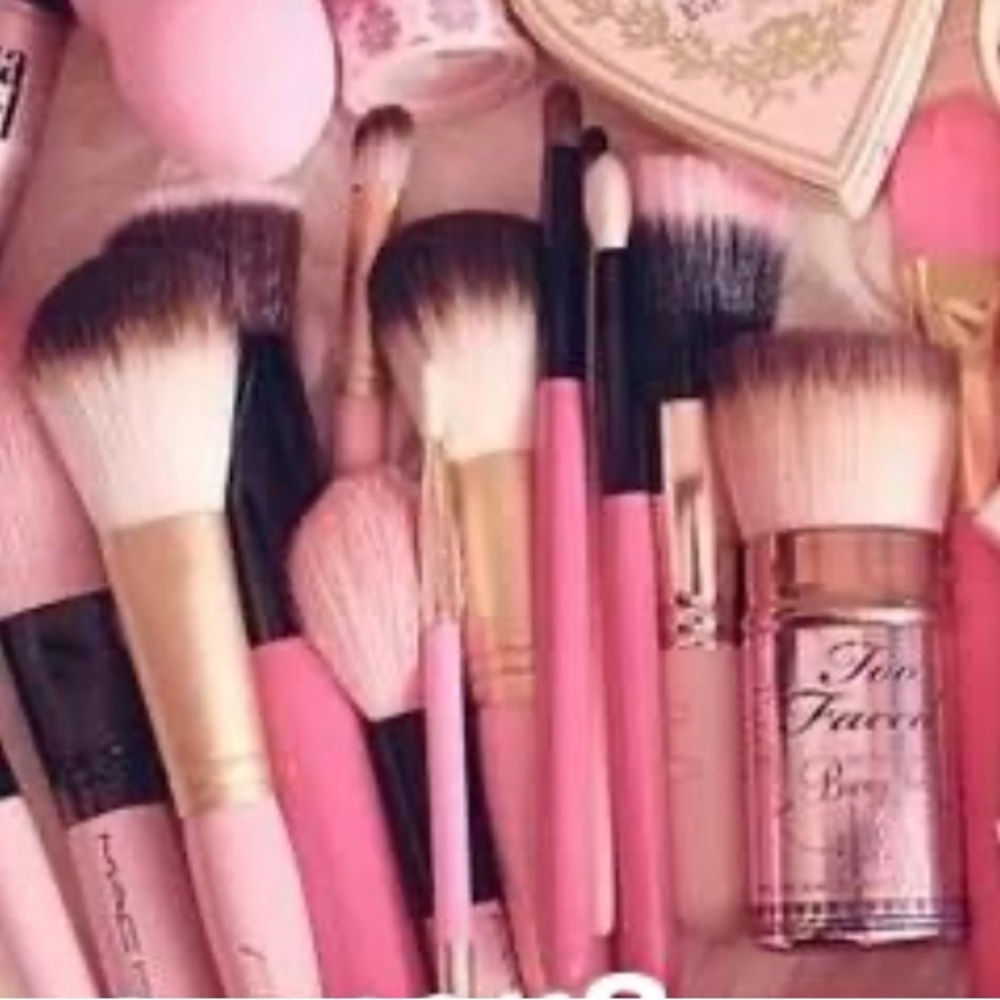 MYSTERY MAKEUP BUNDLE (3 makeup items)